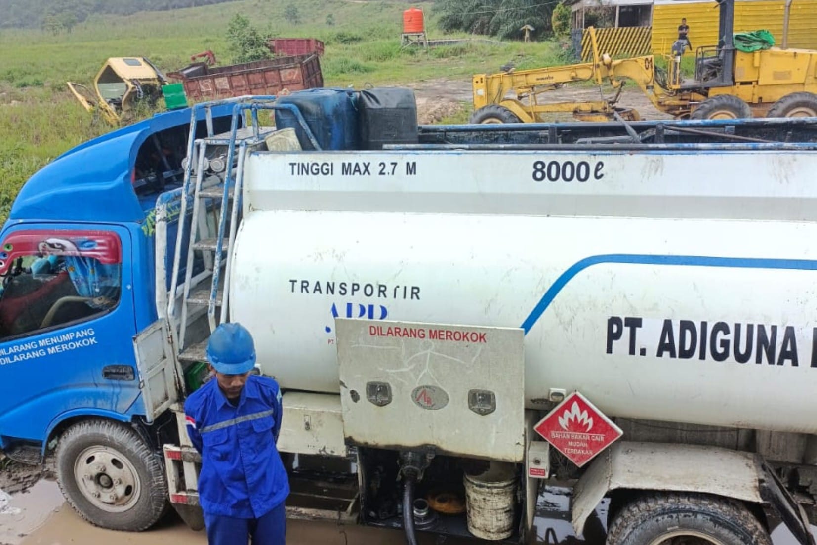 Mobil tangki Adiguna dalam dokumentasi layanan perkebunan